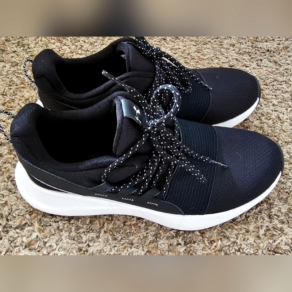 Mens size 8 under Armour tennis shoes NEW